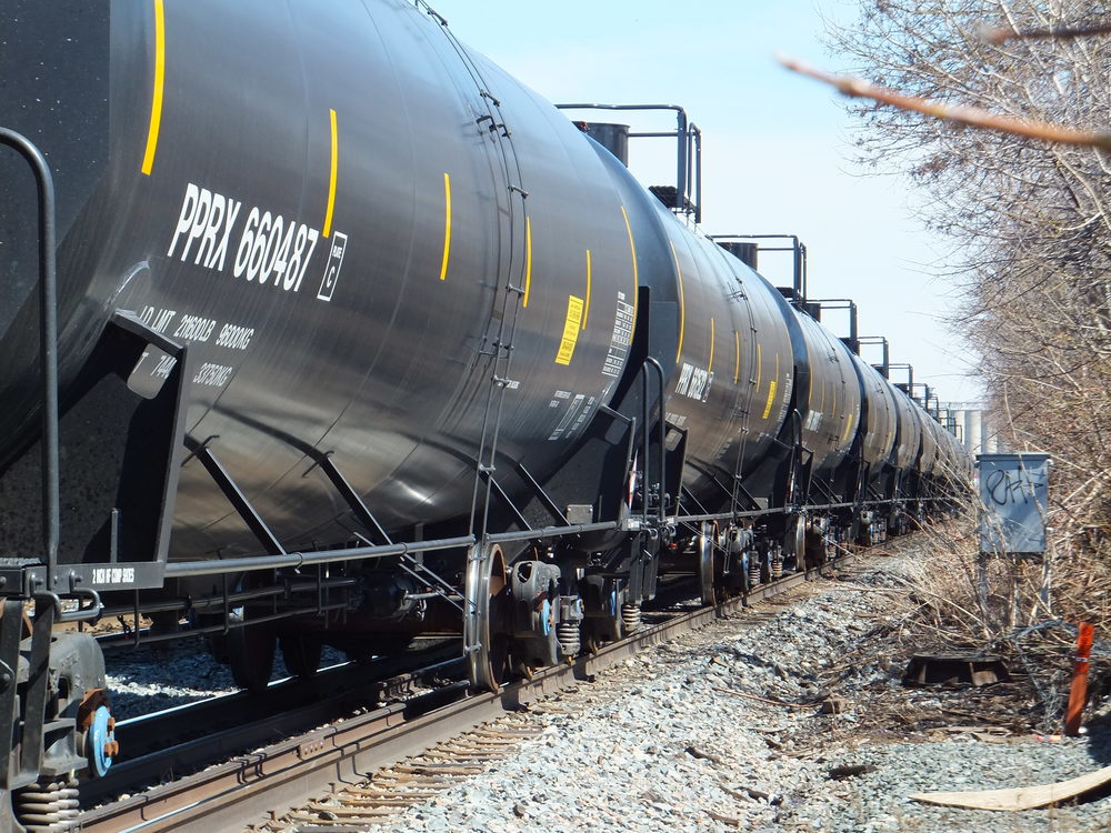 Feds must take action to ensure safer oil-by-rail facilities